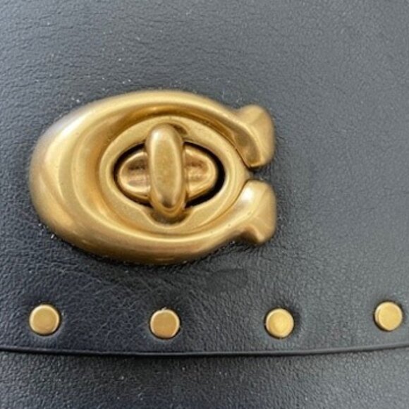 Coach - Picture 13 of 14